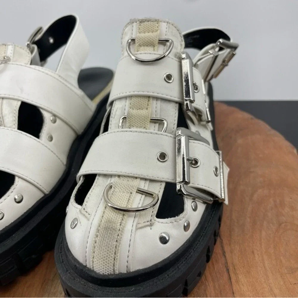 ASOS DESIGN Mako chunky fisherman shoe with buckle detail in white US 6 - Picture 3 of 8